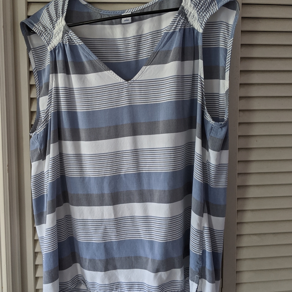 Women's sleeveless shirt